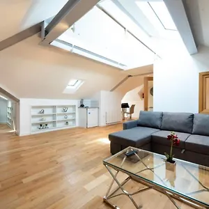 https://bright-and-big-apartment.brighton-hotels-england.com